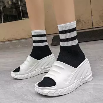 Летние женские тапочки. Тапочки на высоком каблуке 8 см. Тапочки на толстой подошве. Нескользящие женские сандалии из ЭВА. Римские повседневные тапочки. Пляжные шлепанцы на открытом воздухе. 36 чёрный