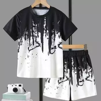 Летний комплект для мальчиков: Стильная черно-белая футболка с круглым вырезом и косыми карманами в сочетании с подходящими шортами для повседневного образа. S