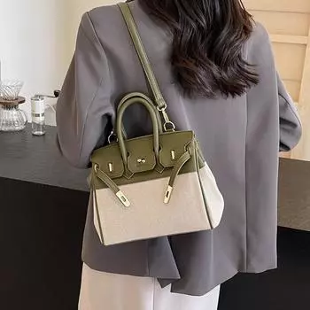 Летняя большая вместительная сумка женская 2024 новая модная и зарубежная универсальная маленькая квадратная сумка нишевый дизайн сумка через плечо чёрный