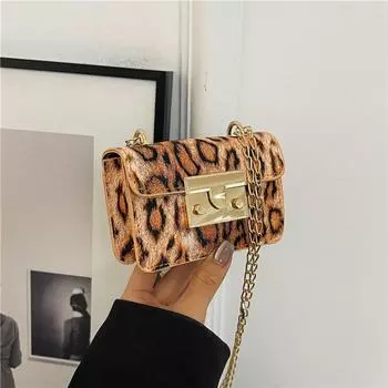 Летняя модная повседневная маленькая квадратная сумка красивая простая модная сумка через плечо женская 2024 новая простая нишевая сумка чёрный