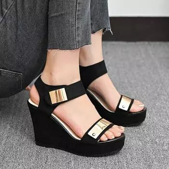 Летняя обувь для женщин 2024 года. Новые модные и универсальные женские босоножки на танкетке. Удобные босоножки на толстой подошве больших размеров. 35 бежевый