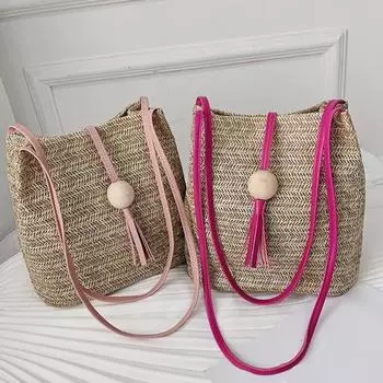 Летняя пляжная женская сумка из соломенной ткани с деревянным шариком и кисточками на плечо