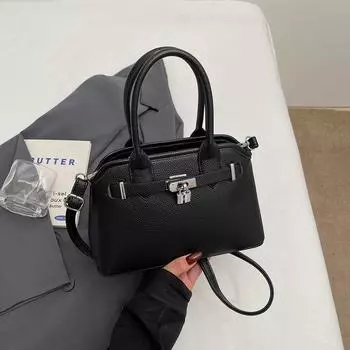 Летняя популярная маленькая сумка женская новая модная универсальная сумка через плечо портативная сумка для поездок чёрный