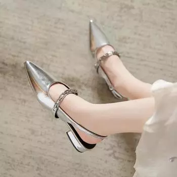 Летняя популярная женская обувь 2024 года, высококачественные сандалии с острым носком и неглубоким вырезом, однотонные с металлическим украшением 35 чёрный