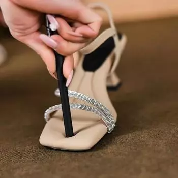 Летняя женская обувь 2024, трендовые женские сандалии на квадратной щиколотке с ремешком на тонком высоком каблуке с пряжкой и узким ремешком, женские туфли на каблуке 34 бежевый