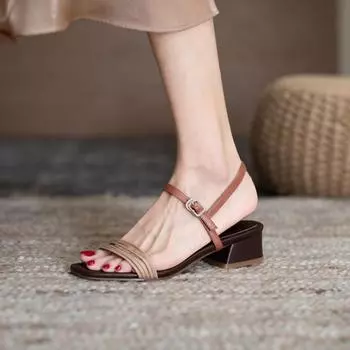 Летняя женская обувь, кожаные женские сандалии с квадратным носком и массивным каблуком, лаконичные однотонные женские сандалии с узким ремешком и пряжкой