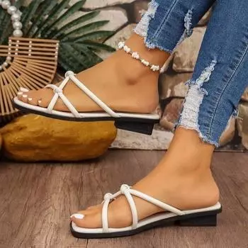 Летом 2020 года в моду вошли новые стильные женские туфли на высоком каблуке большого размера с квадратной носовой частью и толстым каблуком. 35