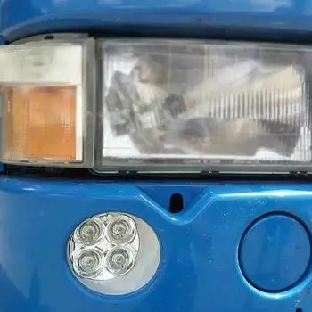 Левый и правый светодиодный противотуманный фонарь 24 В, передний светодиодный противотуманный фонарь DRL, подходит для Scania G440 G450 P380 P410 R450 R620 с разъемом и проводами