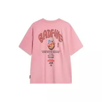 Li-Ning Badfive Обманная тактика Принт с надписью Свободная футболка с круглым вырезом и коротким рукавом со спущенным плечом Мужские топы Абрикосово-розовый AHSU435-7 L