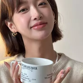 Light double-layer earrings women s niche design high-end silver needle zircon earrings autumn and winter versatile earrings new products 925 silver needle