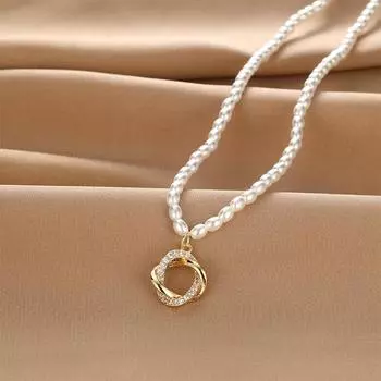 Light Luxury Freshwater Pearl Necklace Women S Design Simple And Versatile Interlocking Pendant Collarbone Chain Accessories