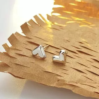 Light Luxury High-end Feeling Sweet Love Earrings Sweet Cool Girl Cute Playful Heart-shaped Earrings