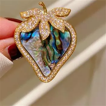 Легкая роскошная брошь в виде клубники для женщин и девочек, модная универсальная брошь в виде фруктов, элегантный блестящий корсаж, аксессуары для одежды, подарки onesize