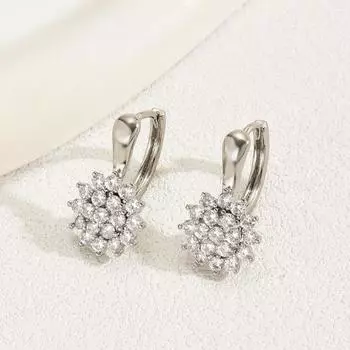 Light luxury temperament earrings, women s personality full of diamonds inlaid with zircon snowflake design earrings, versatile celebrity style stud