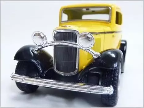 Литая модель Ford Kinsmart/Kinsmart 1932 3-Window Coupe1/34 миникар/желтый жёлтый