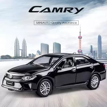 Литая под давлением модель автомобиля Toyota Camry в масштабе 1/32, игрушечный автомобиль с откатным механизмом со звуком и светом для детей, коллекция подарков для мальчиков и девочек 1/32-15.2x5.6x4.8cm чёрный