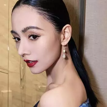 Литературное и нежное классическое покрытие. Сохранение цвета настоящего золота. Темперамент. Резные капли воды. Серьги из белого камня. Серебряные серьги в китайском стиле.