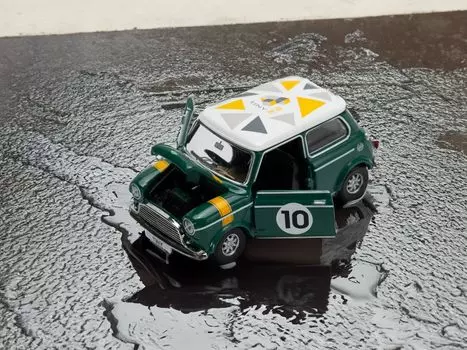 Литой автомобиль Tiny City Mini Cooper TINY 10th Anniversary 1/50