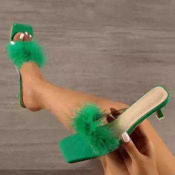 Liyke/летние тапочки, женские модные прозрачные сандалии из ПВХ с зеленым мехом и перьями, повседневные шлепанцы-гладиаторы на низком тонком каблуке 42 зелёный