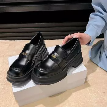 Лоферы на толстой подошве. Женские новые весенние удлиняющие туфли в британском стиле. Кожаные маленькие кожаные туфли на высоком каблуке. 34