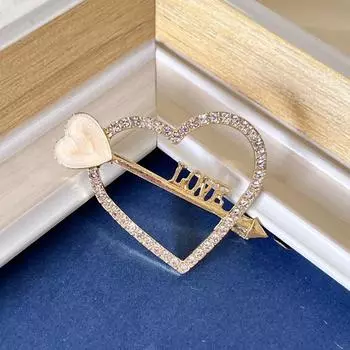 Love Arrow Love Brooch Simple Romantic Letter Pin Anti Light Sweater Accessories Нагрудный цветок золотой