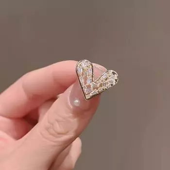 Love Rhinestone Anti-Light Пряжка Маленькая Брошь Булавка для воротника Одежда Универсальный Мини Корсаж Женский Кардиган Пряжка Булавка золотой