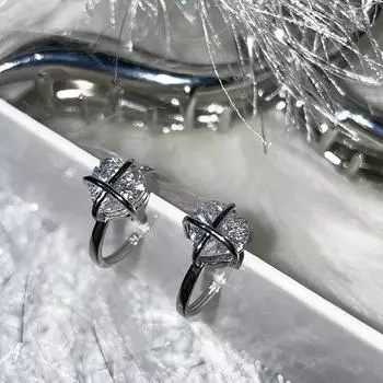 Love Stud Earrings Women s Daily Commuting Temperament Heart-shaped Earrings Simple Trendy Niche Design Earrings