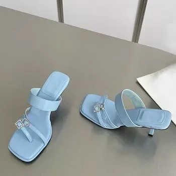 Шлепанцы на низком тонком каблуке, женские сандалии-гладиаторы с узкой лентой и открытым носком, летняя пляжная обувь для женщин, шлепанцы 35 белый