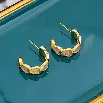 Любовь Инкрустированные цирконом серьги C-образной формы Легкая роскошь Высококлассные серьги знаменитости Модный дизайн Женские серьги-гвоздики 18K