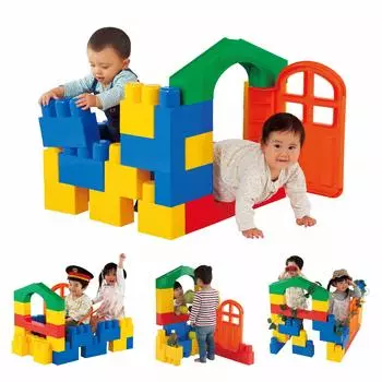 Люди Набор, в котором вы можете играть с блоками, в которых есть все, с чем вы можете играть, у вас есть мозги, чем у 20-летнего, вы можете построить их из 23 частей в 5 -