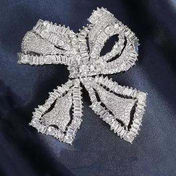 Лук Тяжелая промышленность Темперамент Классическая высококачественная медная брошь Роскошь Высокого класса Ощущение полного циркония Холодный ветер Элегантные аксессуары для пальто Size 7.5X6.8