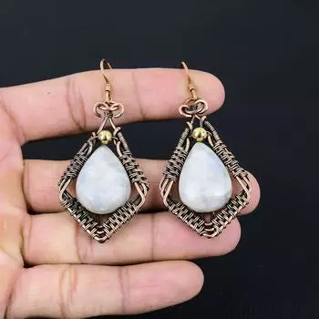 Лунный камень Драгоценный камень ручной работы из чистой медной проволоки, обернутый замечательными ювелирными серьгами 2.56 Inches белый