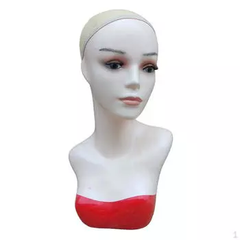 Лысая женщина с красный