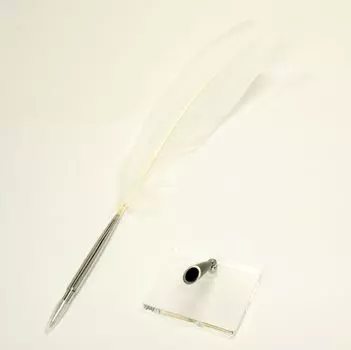 Made in brass disc pen with turkey feather and clear acrylic pen stand with black pen white feather Japan, holder, design, Q-S5P2WT-1-W