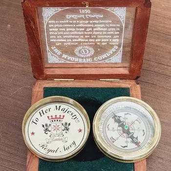 Магнитный компас из латуни и серебра с гравировкой в стеклянной коробке - Морской подарочный набор для Ее Величества