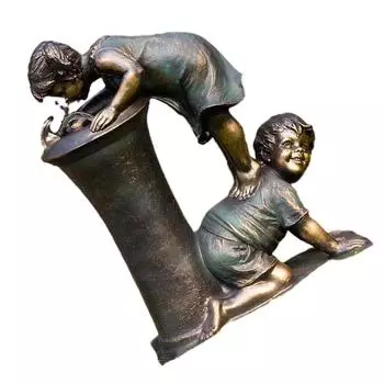 Мальчик и девочка Садовая Статуэтка Водная Ванна Поцелуи Питьевой Настольный Декор Фигурка Украшения Для Уличного Декора Офис pressure water