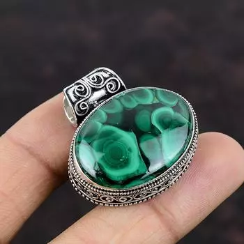 Малахитовый кулон Подвеска ручной работы Винтажные ювелирные изделия Подвеска из стерлингового серебра 925 пробы Уникальный дизайн Подвеска Оригинальный ювелирный подарок из драгоценного камня для нее