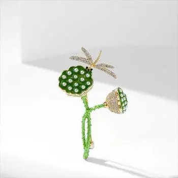 Маленькая брошь в виде свежего лотоса, женская, высокого класса, нишевый дизайн, женские аксессуары для корсажа, жемчужная булавка золотой