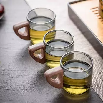 Маленькая чашка из боросиликатного стекла с ручкой, бытовая чашка для кунг-фу, противоожоговая деревянная ручка, чашка для чая Master Cup Wooden handle Cup(90ml)