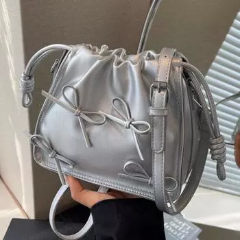 Маленькая дизайнерская сумка-ведро, новинка лета 2024, сумка на цепочке с милым бантом, сумка на одно плечо, модная сумка через плечо для женщин