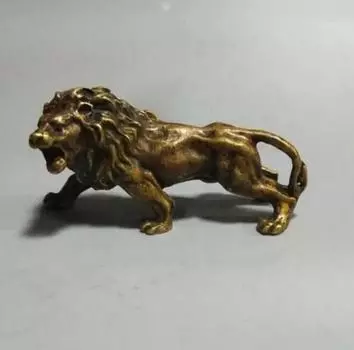 Маленькая китайская архаичная статуя льва из чистой латуни