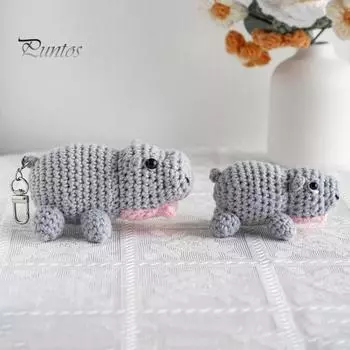 Маленькая кукла-бегемот с подвеской-брелком для ключей, вязаная крючком плюшевая кукла, школьная сумка, сумка-украшение, подвеска, кукла-бегемот, вязаная крючком, игрушка для домашнего декора M