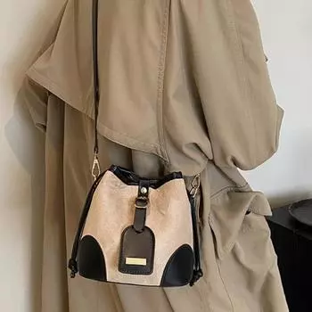 Маленькая нишевая дизайнерская сумка с цветными блоками, осень 2023, новая популярная универсальная сумка через плечо, осень и зима, текстурированная сумка-ведро