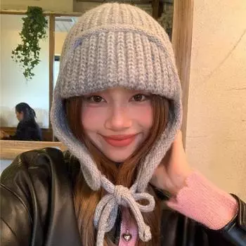 Маленькая однотонная вязаная шерстяная шапка-леталка со шнуровкой, женская зимняя универсальная защитная ухо для студента Lei Feng one size fits all серый