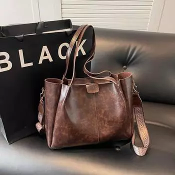 Маленькая сладкая картофелина с таким же универсальным повседневным простым щедрым характером. Большая вместительная женская сумка-тоут коричневый