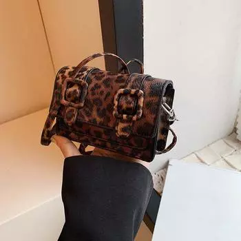 Маленькая сумка нишевая квадратная сумка с леопардовым принтом 2024 года, новая портативная повседневная сумка в ретро-стиле, персонализированная сумка-мессенджер с красным конвертом чёрный