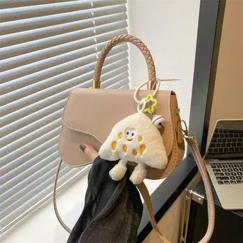 Маленькая сумка в иностранном стиле 2024 года, летняя новая нишевая модная сумка-мессенджер, простая модная сумка, простая сумка через плечо Without pendant чёрный