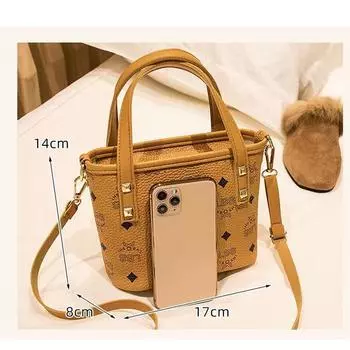 Маленькая сумочка в стиле ретро жёлтый