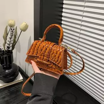 Маленькая женская сумка 2024 года, новый тренд, мода, повседневная, в этом году, популярная весенняя сумка-мессенджер в стиле ретро с текстурой чёрный