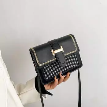 Маленькая женская сумка 2024 года, зимняя новая корейская версия, модная однотонная сумка через плечо, повседневная простая маленькая квадратная сумка для поездок на работу белый